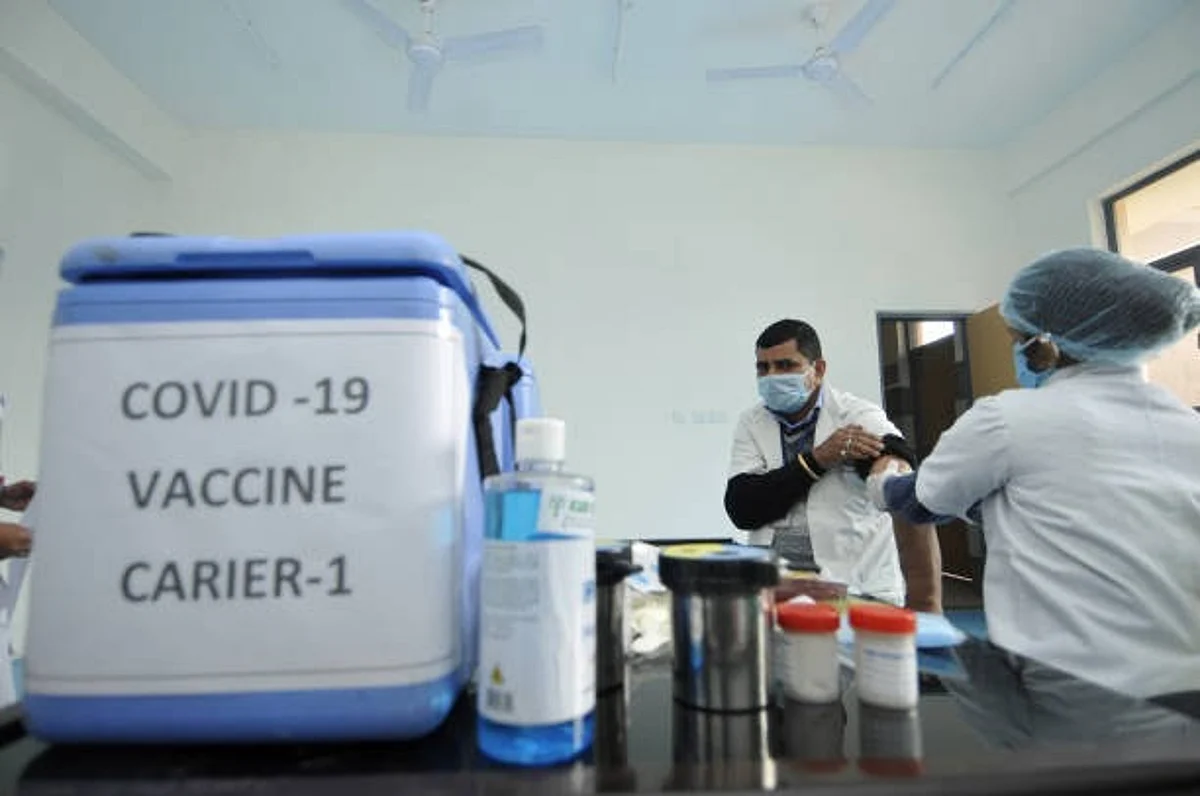 Covid-19 Vaccine : वैक्सीन की बर्बादी पर स्वास्थ्य मंत्रालय ने व्यक्त की चिंता, कई राज्यों में 30 प्रतिशत तक खराब हो रही हैं वैक्सीन।