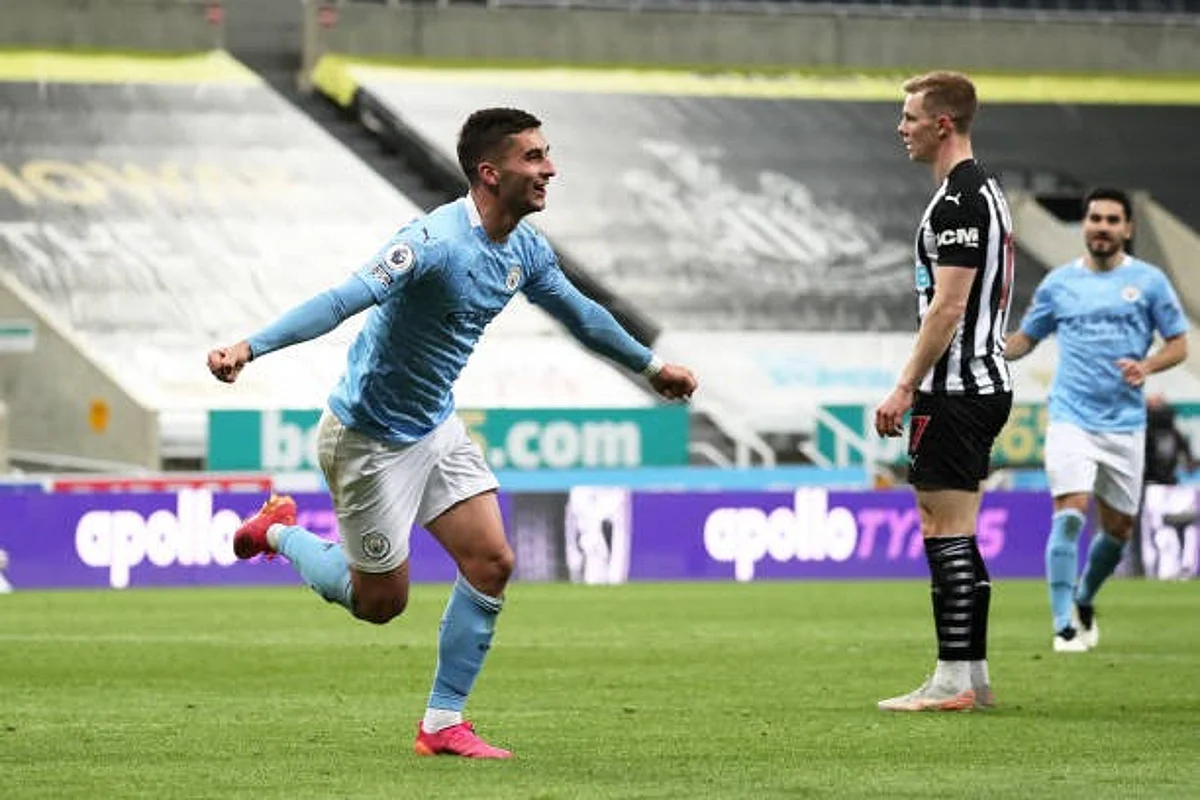 NEWCASTLE UPON TYNE, ENGLAND - MAY 14: Ferran Torres of Manchester City celebrates after scoring his sides fourth goal and his hat trick during during the Premier League match between Newcastle United and Manchester City at St. James Park on May 14, 2021 in Newcastle upon Tyne, England. Sporting stadiums around the UK remain under strict restrictions due to the Coronavirus Pandemic as Government social distancing laws prohibit fans inside venues resulting in games being played behind closed doors. (Photo by Scott Heppell - Pool/Getty Images)