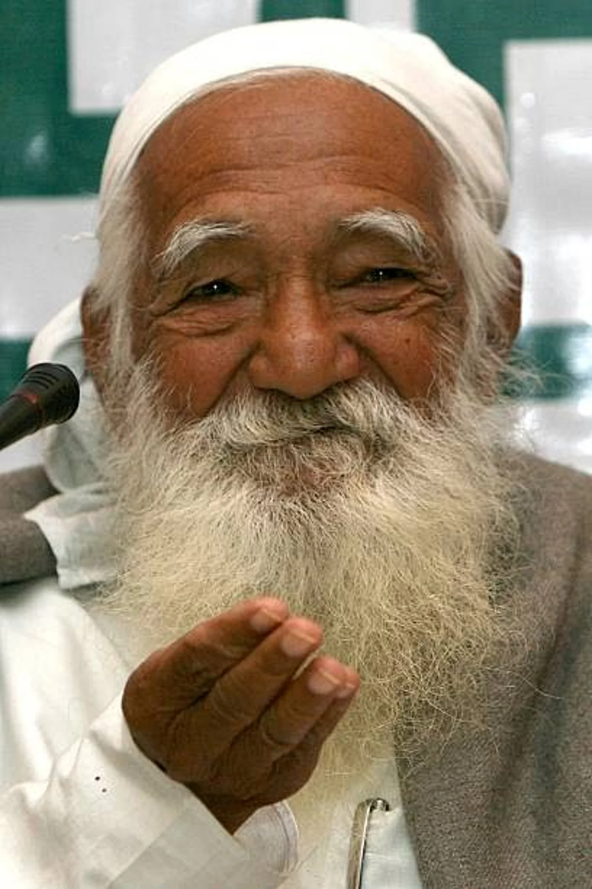 NEW DELHI, INDIA � NOVEMBER 22: Veteran environmentalist and Chipko movement leader, Sunderlal Bahuguna during a press conference in New Delhi on Sunday, November 22, 2009. (Photo by Shekhar Yadav/The India Today Group via Getty Images)