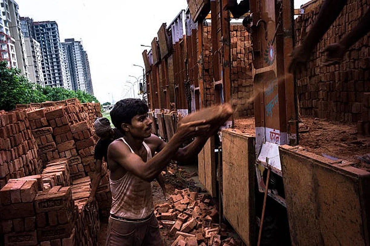 Minimum wages: दिल्ली सरकार ने बढ़ाया महंगाई भत्ता, मजदूरों से लेकर उच्च शिक्षित वर्ग सबको मिलेगा फ़ायदा.