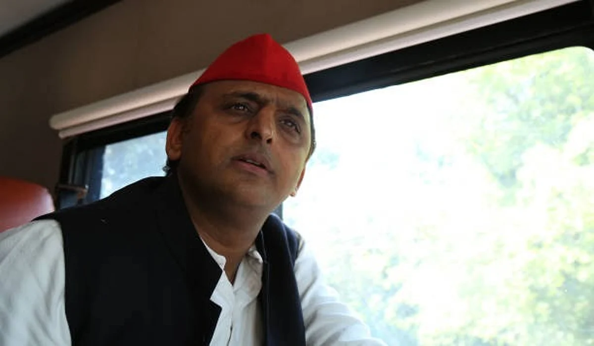 Mulayam Singh के Vaccine लगवाने से क्यों घनचक्कर में फंसे Akhilesh Yadav