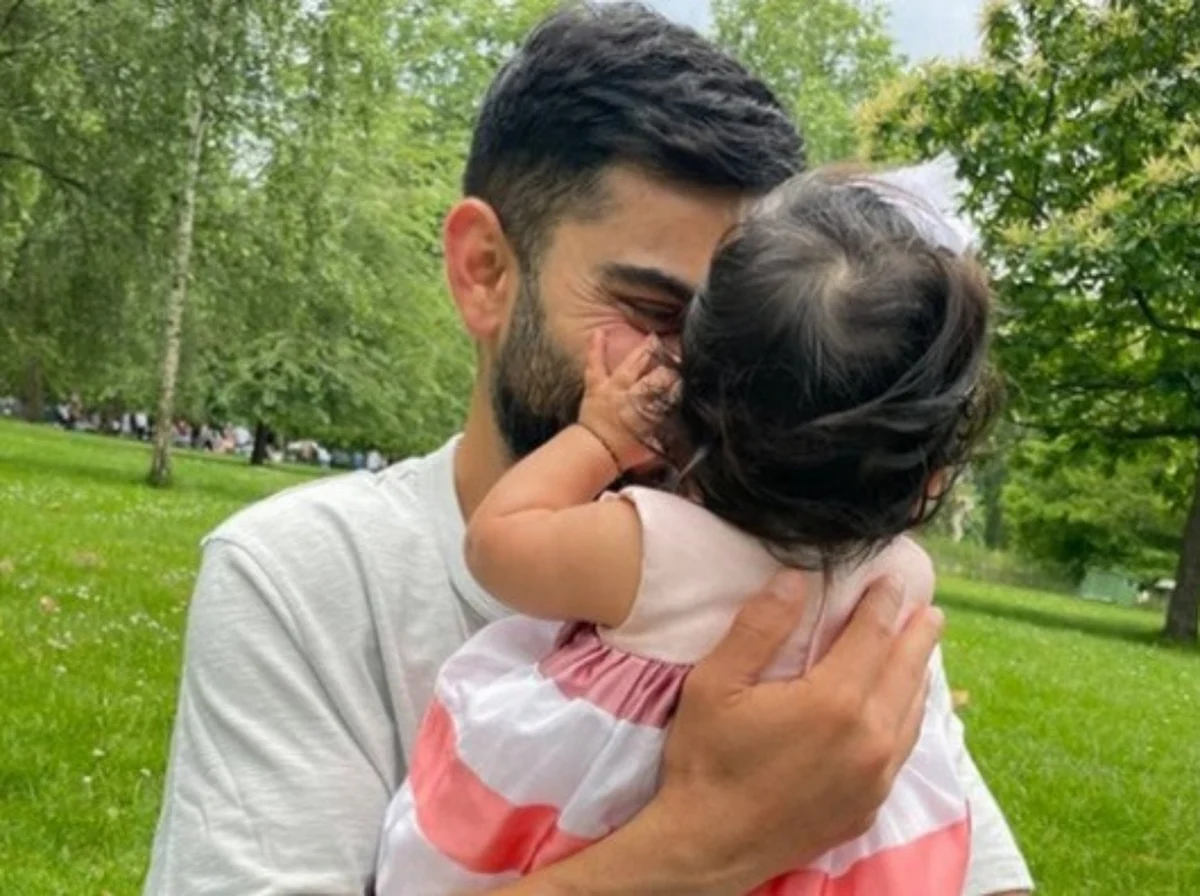 Vamika Birthday Celebration: Virat Kohli की गोद में खेलती दिखीं 6 महीने की बेटी