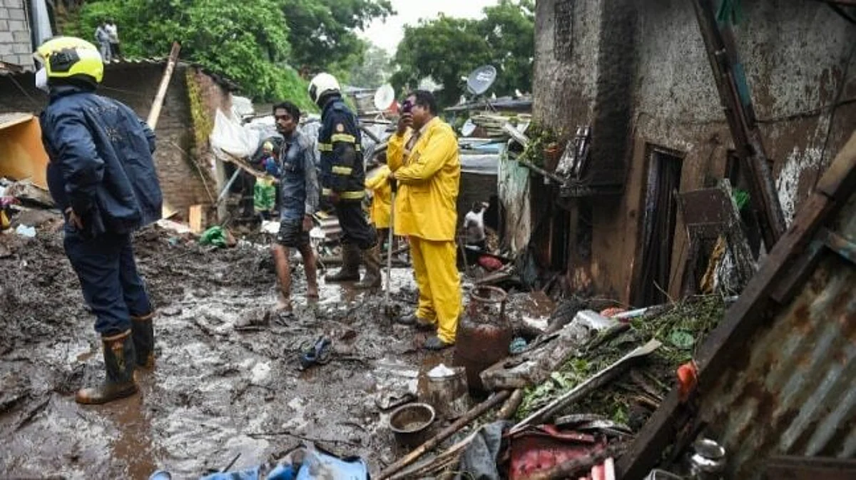 Mumbai: इमारत ढहने से अब तक 3 व्यक्तियों की मौत, दर्जन से ज्यादा लोग घायल