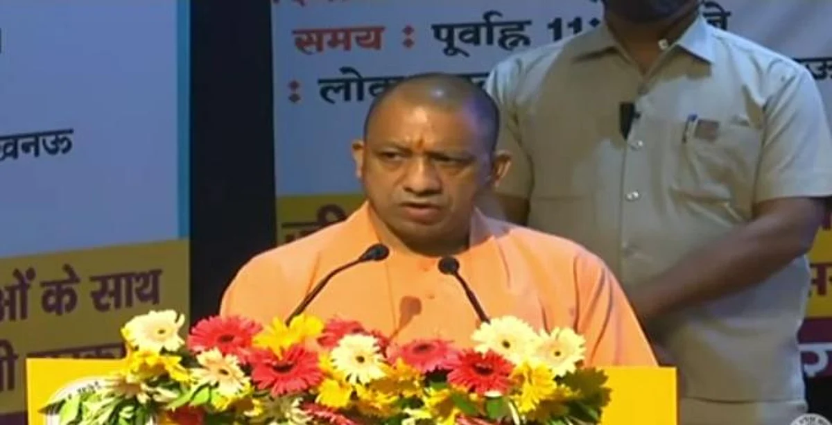 Yogi Adityanath News: लखनऊ में नव नियुक्त शिक्षकों को दिए गए नियुक्ति पत्र