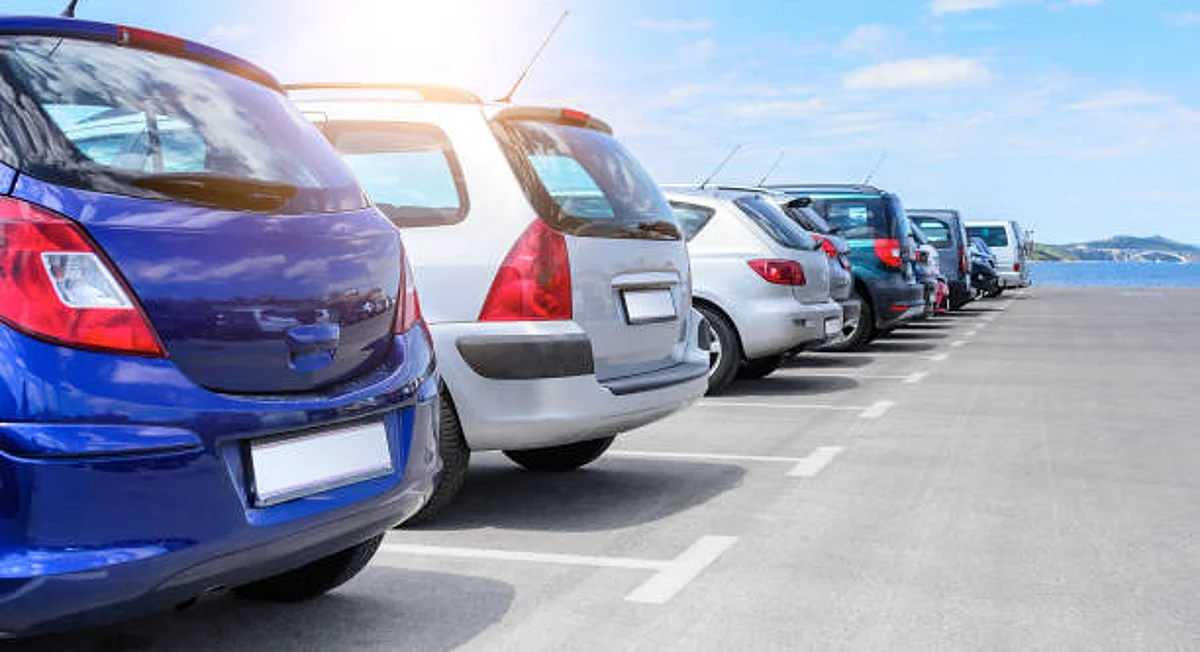 Budget Car India: जानिए 2021 की ऐसी कौन सी बजट कार है जो आपको दिलाएगी रोमांचक सफ़र का आनंद