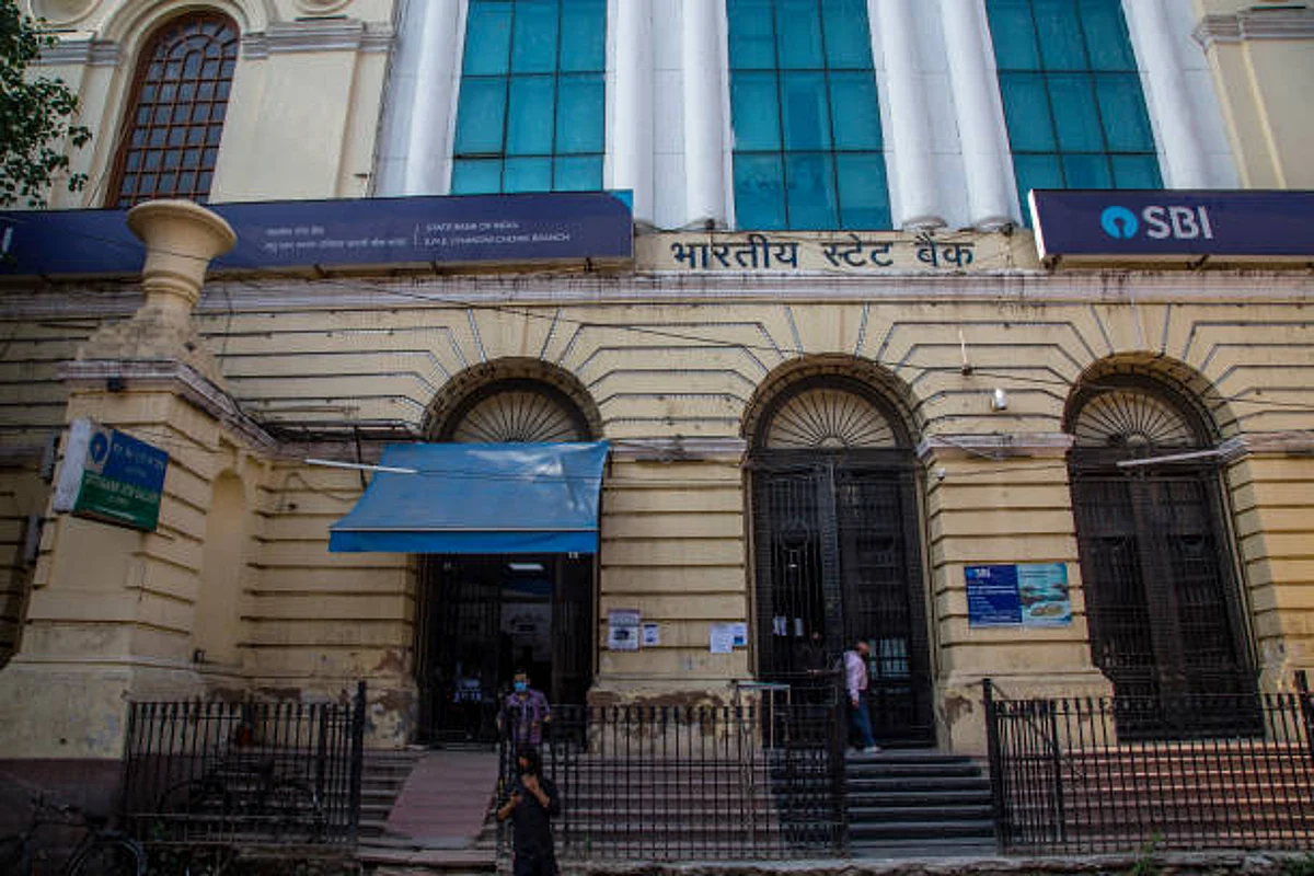 NEW DELHI, INDIA - MAY 05: General view of a deserted State Bank Of India Bank building, as India remains under an unprecedented extended lockdown over the highly contagious coronavirus (COVID-19) on May 05, 2020 in New Delhi, India. The death toll in India due to coronavirus stands at 1,583 as the country reels under an extended lockdown which was eased beginning Monday with relaxations such as opening of standalone shops. (Photo by Yawar Nazir/Getty Images)