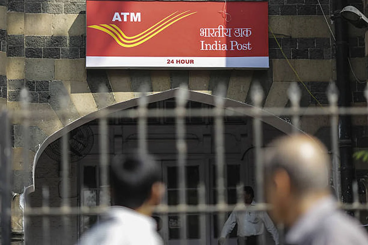 Post office ATM- Debit card: बड़े काम का है यह कार्ड, जानें ट्रांसेक्शन प्रोसेज और अन्य जानकारी