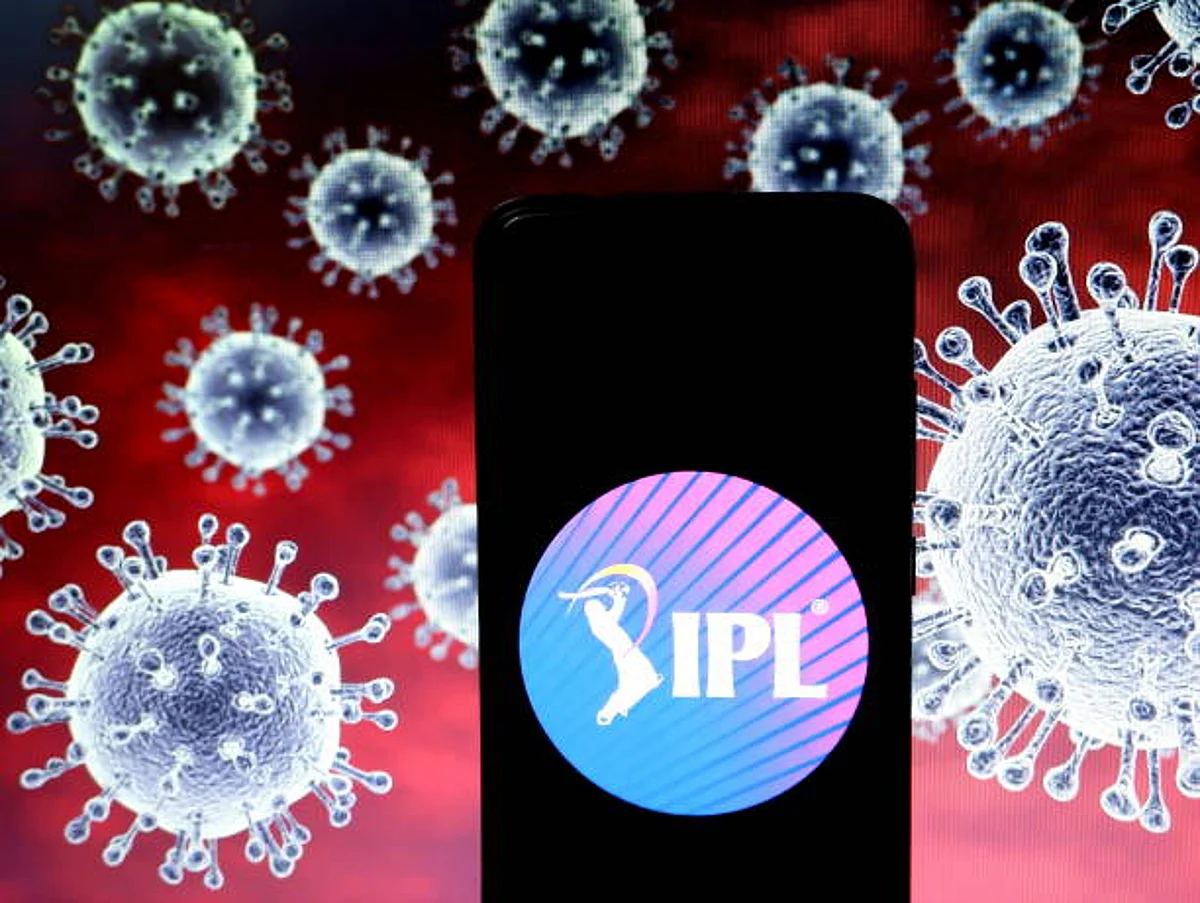 KOLKATA, INDIA - 2020/03/25: An Indian Premier League (IPL) logo seen displayed on a smartphone with a computer model of the COVID-19. (Photo Illustration by Avishek Das/SOPA Images/LightRocket via Getty Images)