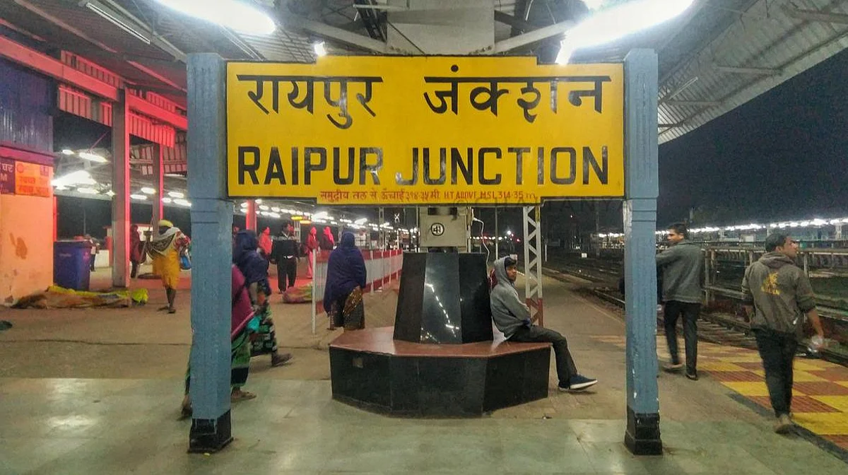 Chhattisgarh Blast: रायपुर रेलवे स्टेशन पर विस्फोट, CRPF के 4 जवान हुए घायल