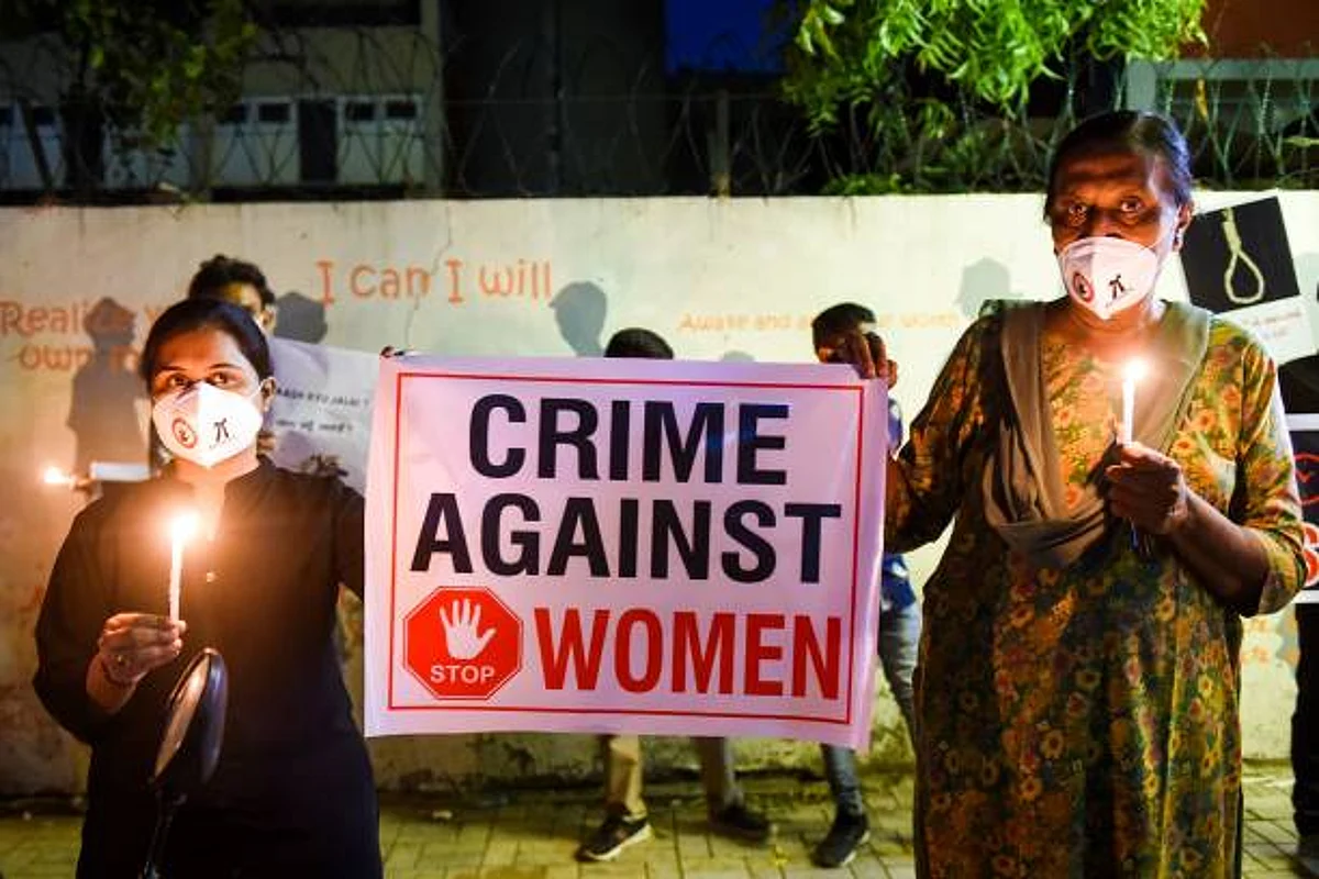 Uttar Pradesh Women Safety: प्रदेश में कितनी सुरक्षित हैं महिलाएं, और कितना सख्त है सुरक्षा घेरा