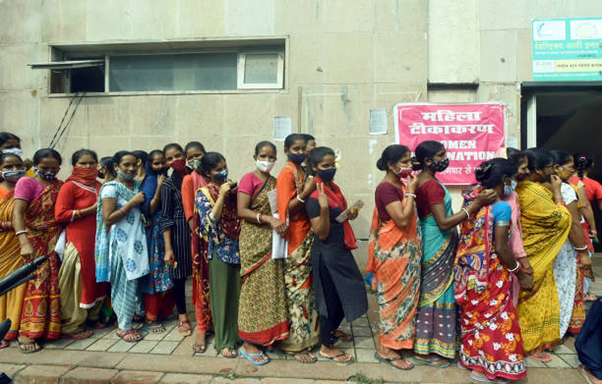 Covid-19 In India: धीमी हुई संक्रमण की गति, 24 घंटे में आए 18,833 नए मामले