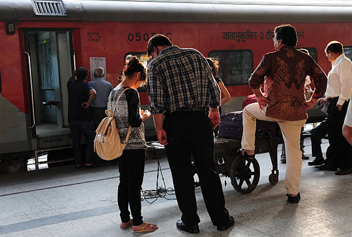 IRCTC Travel Updates: फरवरी तक नहीं चलेंगी इन 12 मार्गों पर ट्रेनें, यहां चेक करें सूची
