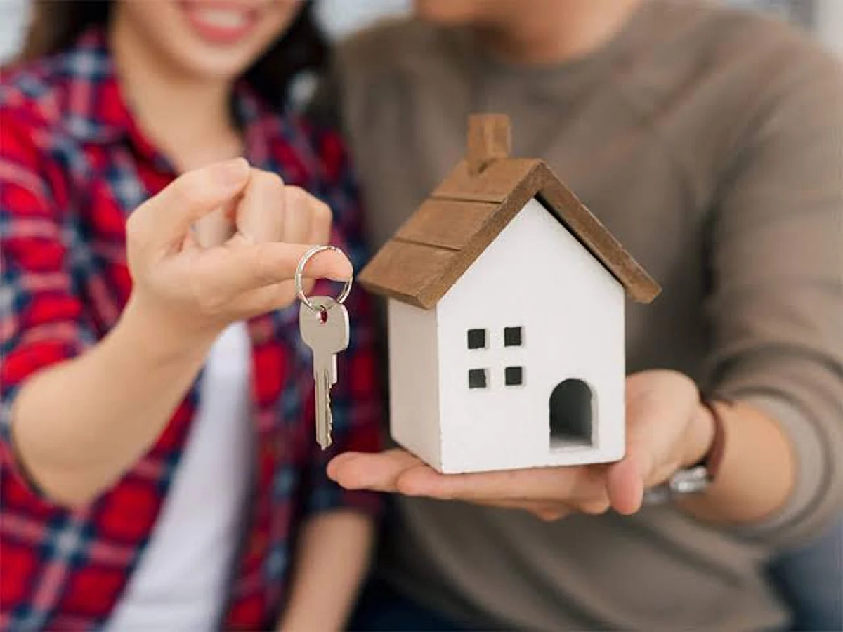 Mutual Funds Vs Real Estate: ज़्यादा रिटर्न्स पाने के लिए क्या है निवेश का बेहतर विकल्प? 