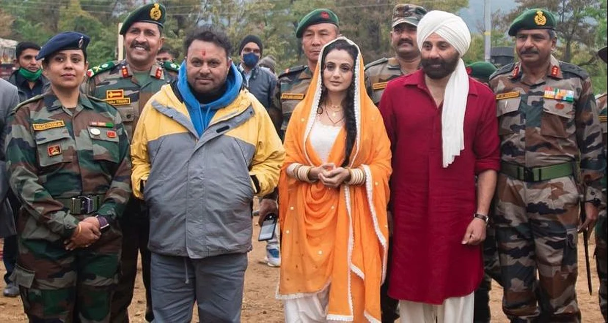 Gadar 2 Shooting: शुरु हुई फिल्म की शूटिंग, वायरल हो रही तारा सिंह और सकीना की तस्वीरें