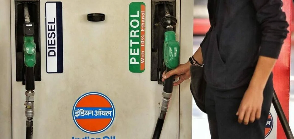 Petrol Price in Delhi: मुख्यमंत्री ने किया VAT कम करने का ऐलान, आज रात से नई दरें लागू