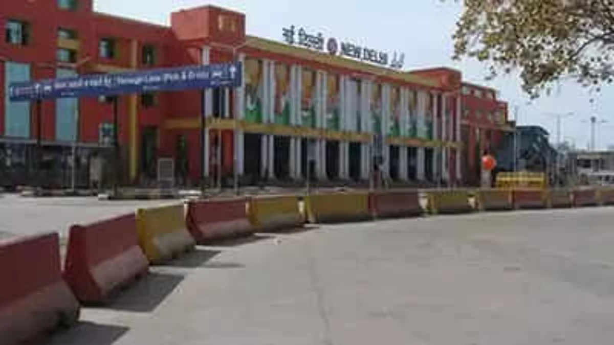 Weekend Curfew in Delhi: नाइट कर्फ्यू के बाद अब लगा Weekend Curfew, पूरी क्षमता से दौड़ेगी बस-मेट्रो