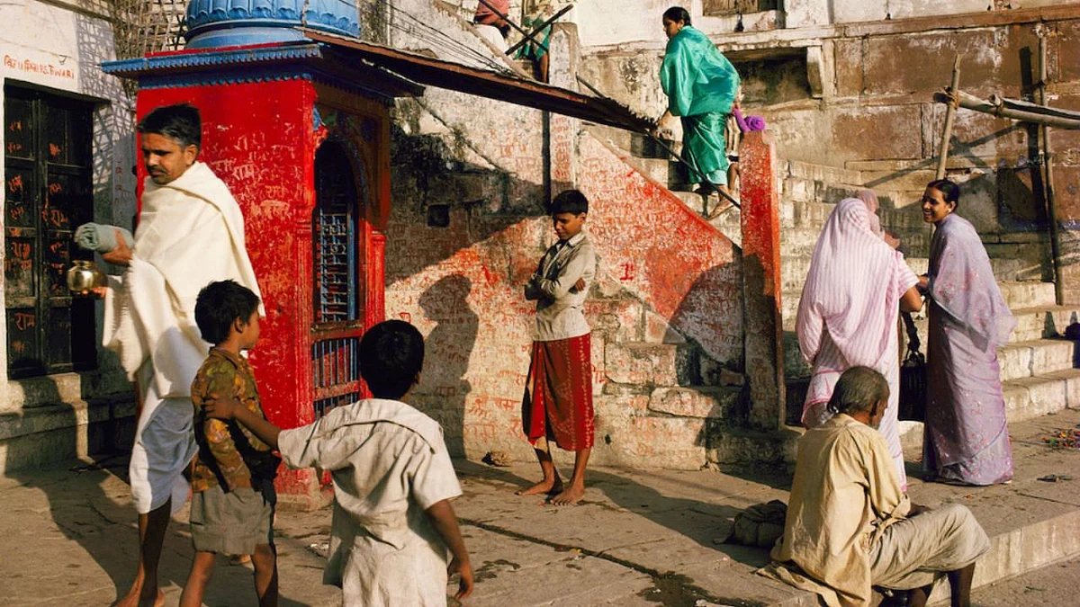 The Indian Street Photographer Who Captured The Vivid Colours of India In A B&W Era