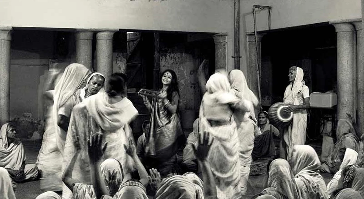 Summoning Durga Through Photos Of Indian Widows: An Interview With Sharmistha Dutta