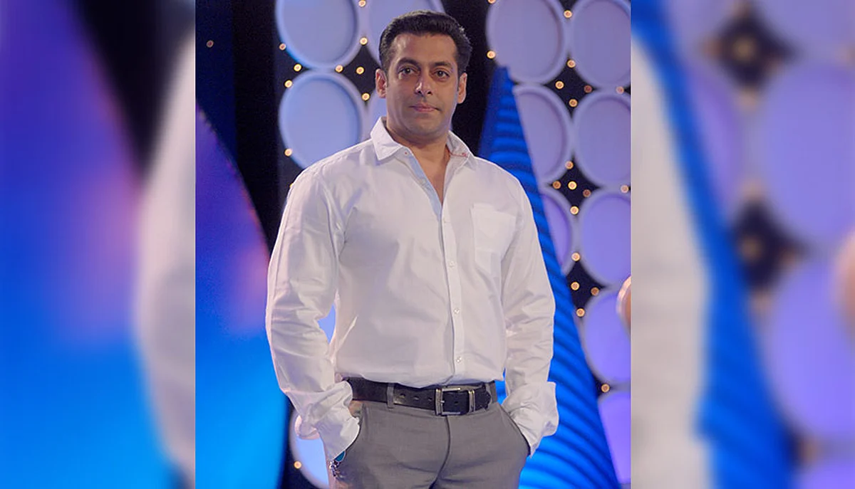 Salman Khan triggers some fitness frenzy with fans for the New Year