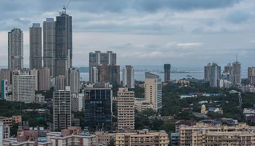 Indian government is planning to relax FDI rules for the realty sector and give the green signal for 100 per cent overseas investment.