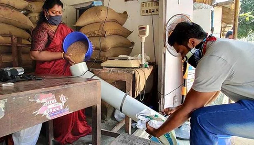 A large quantity of India fresh produce gets destroyed in its journey between farm to table because of manual handling, repeated loading and unloading and poor inventory management.