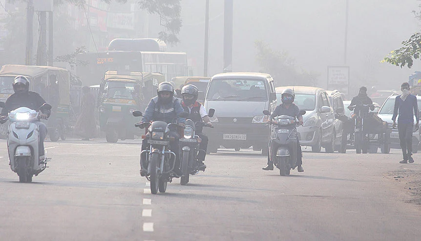 Commuters make their way through smog on the road, in Gurugram. The lockdown period to curtail the spread of Covid-19 in India saw pollution levels dropping to the lowest levels since 2018.