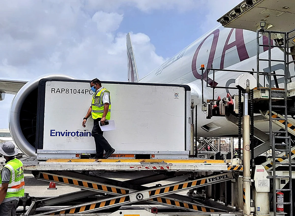 An aircraft from the US carries 50,000 vials of AmphotericinB arrives at Mumbai Airport. GoI officials believe that there is every chance of the government deciding in favour of legally indemnifying vaccine makers sooner rather than later.