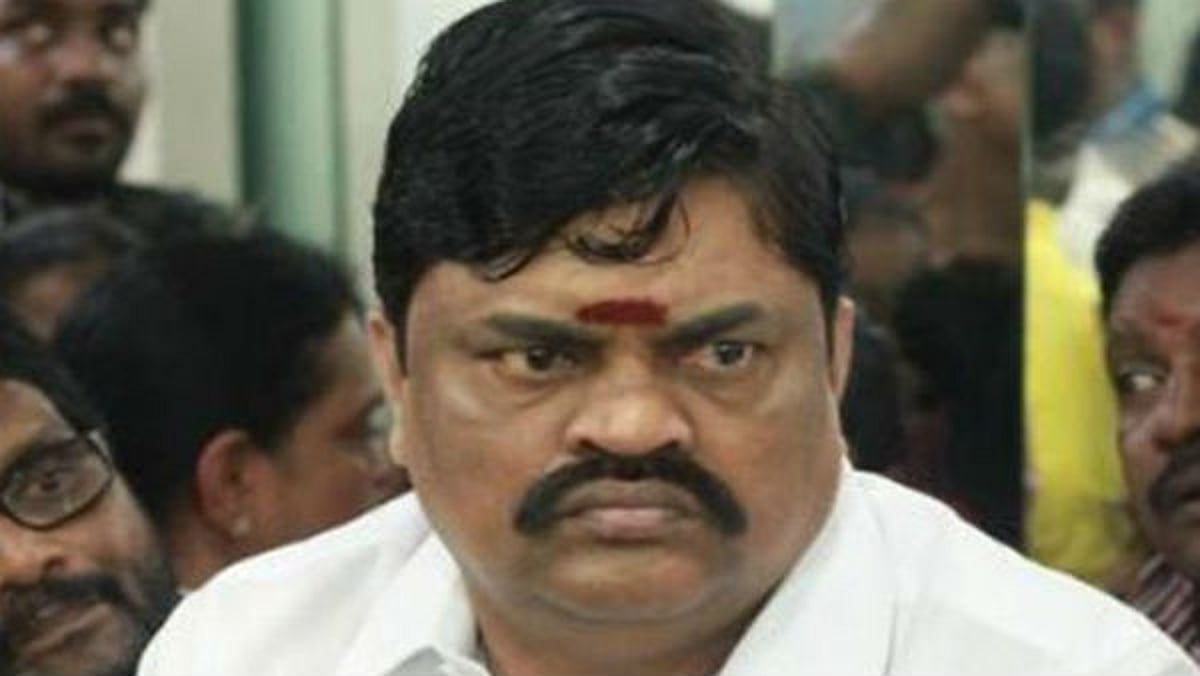 பணமோசடி வழக்கில் ராஜேந்திர பாலாஜி மீது மேலும் 3 புகார்.. விடாமல் தூரத்தும் அடுத்தடுத்து வழக்கு !