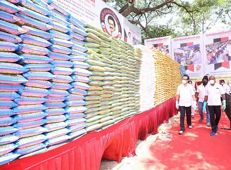 சென்னையில் 1.33 லட்சத்தினருக்கு நிவாரணம்: அரசால் முடியாததை ஒற்றை ஆளாய் செய்து முடித்த மு.க. ஸ்டாலின்!