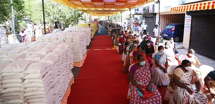 சென்னையில் 1.33 லட்சத்தினருக்கு நிவாரணம்: அரசால் முடியாததை ஒற்றை ஆளாய் செய்து முடித்த மு.க. ஸ்டாலின்!