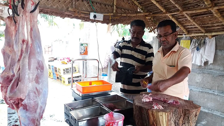 திருச்சியில் இறைச்சி கடைக்கு விதிக்கப்பட்ட தடை நீக்கம் - மாறிமாறி அறிக்கை விடும் மாவட்ட நிர்வாகம்!