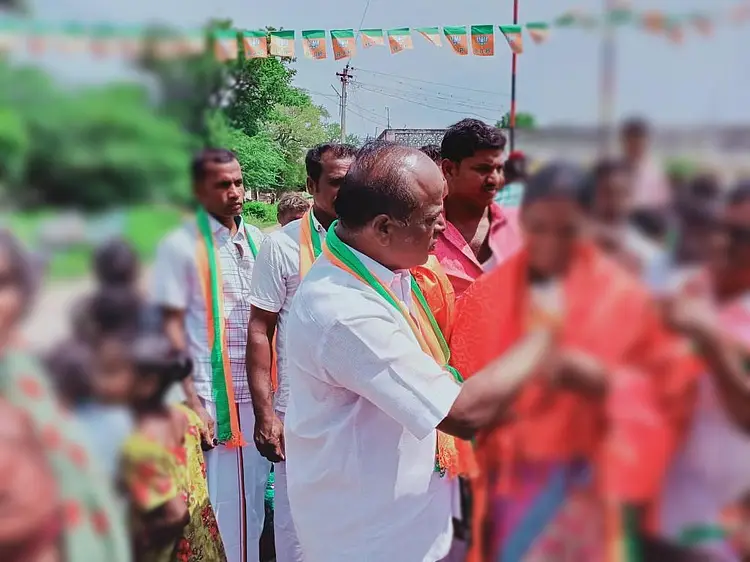 “சொந்த கட்சி பெண்களுக்கே பாலியல் தொல்லை”: பா.ஜ.க மாவட்ட தலைவர் மீது பெண் நிர்வாகி பாலியல் புகார் !
