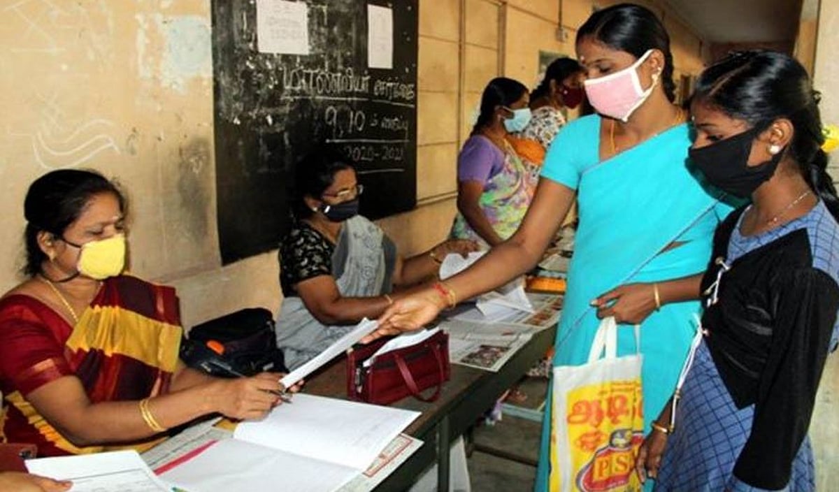 அரசு பள்ளியை நோக்கி படையெடுக்கும் பெற்றோர்கள்.. 4 லட்சத்தை கடந்த மாணவர் சேர்க்கை - புள்ளிவிவரம் வெளியீடு!