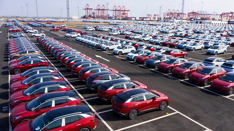 "ஆட்டோமொபைல் துறையை ஆட்டம்காணச் செய்யும் Chip பற்றாக்குறை": கார் நிறுவனங்களின் வருவாய் இழப்புக்கு காரணம்?