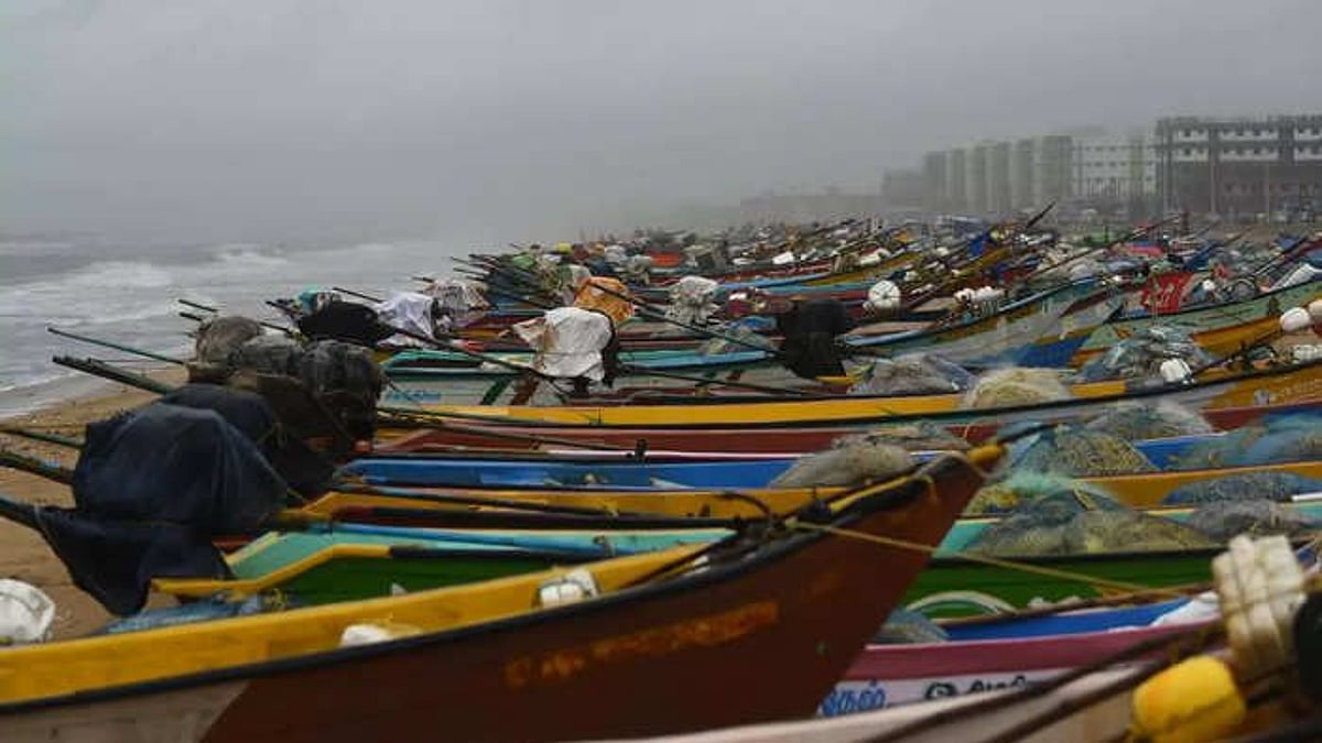 சென்னை மக்களே உஷார்... நாளை அதிகாலையில் கரையை கடக்கும் காற்றழுத்த தாய்வுப்பகுதி.. மிக கனமழைக்கு வாய்ப்பு!