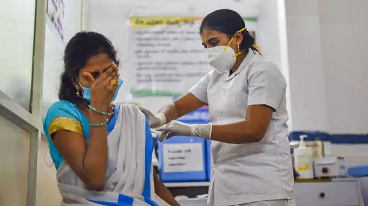 “ஒரு டோஸ் கூட போடலையா..? அப்போ பெட்ரோல், ரேஷன் பொருட்கள் இல்லை” : கலெக்டர் உத்தரவால் மக்கள் அதிர்ச்சி!