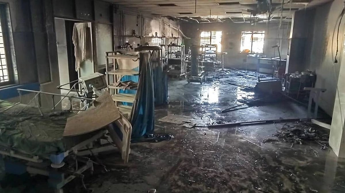 அவசர சிகிச்சைப் பிரிவில் தீ விபத்து; கொரோனா நோயாளிகள் 10 பேர் பரிதாப பலி: பகீர் சம்பவத்தின் பின்னணி என்ன?