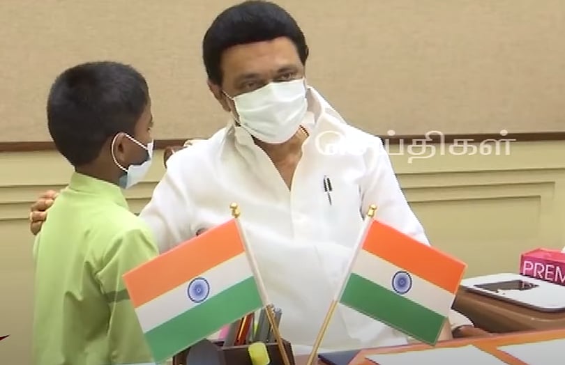 “சொன்னது போலவே வந்து வாழ்த்திய சிறுவன்”: முதலமைச்சர் முன் பேசி அசத்தல்- பாராட்டிய முதல்வர் மு.க.ஸ்டாலின்!