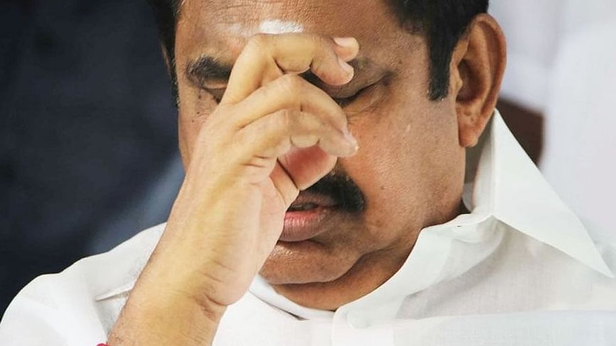 பயிர்க்கடன் வழங்கியதில் முறைகேடு: அ.தி.மு.க கூட்டுறவு சங்க தலைவர் பணியிடை நீக்கம்!