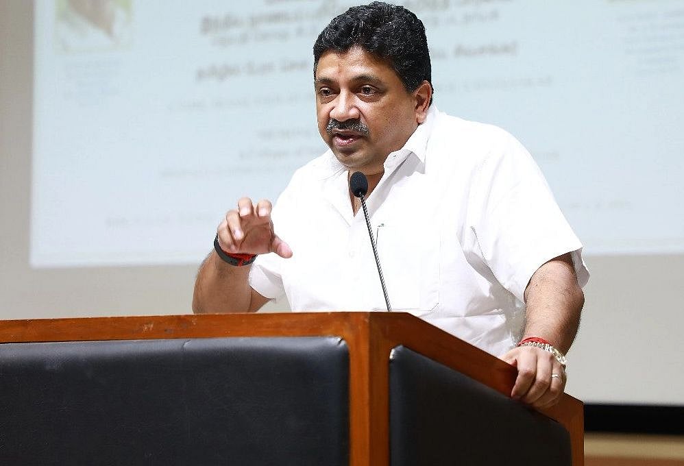 “சென்னை-கன்னியாகுமரி சாலையை 8 
வழிச்சாலையாக மேம்படுத்த வேண்டும்”: நிர்மலா சீதாராமனிடம் அமைச்சர் கோரிக்கை!