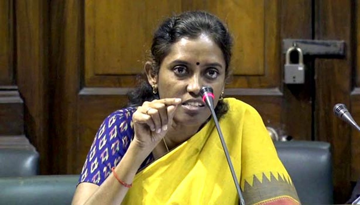 ஆளுநர் ஏன் மக்களின் துயரத்தில் பங்கேற்க கூடாது? அரசியல் மட்டும்தான் செய்வாரா.. கரூர் MP ஜோதிமணி கேள்வி!