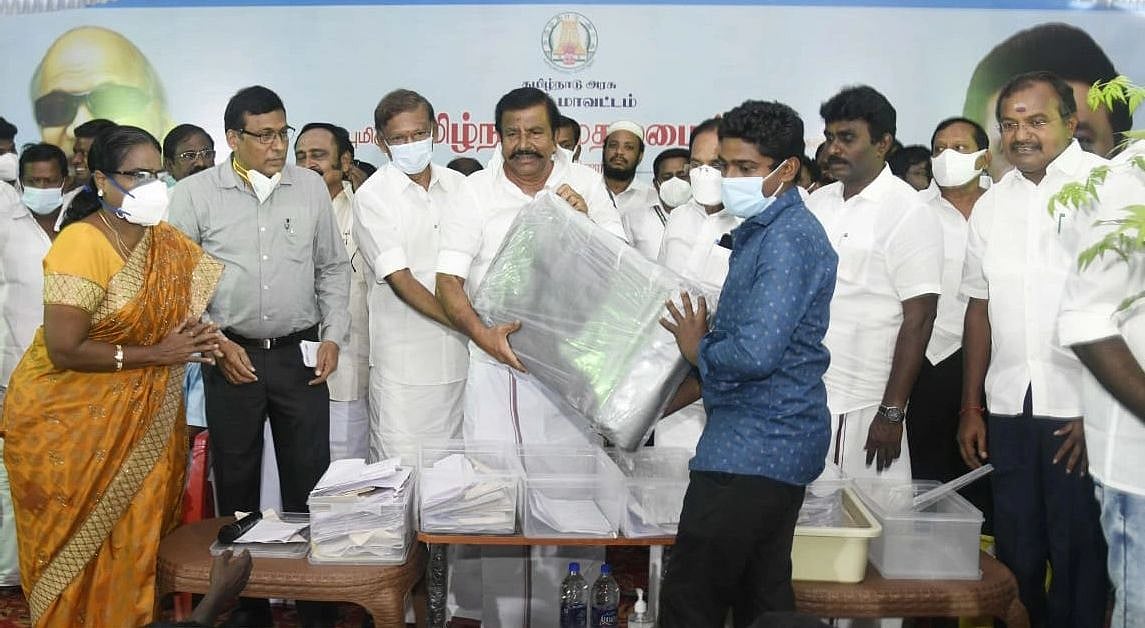 விபத்தில் கையை இழந்த வாலிபரின் கோரிக்கையை உடனடியாக நிறைவேற்றிய  அமைச்சர் கே.என்.நேரு!