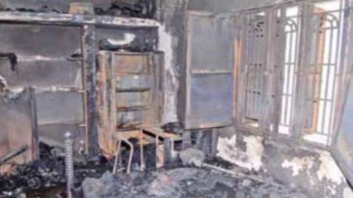 25 பவுன் நகை திருட்டு.. கைரேகை சிக்காமல் இருக்க வீட்டிற்குத் தீவைத்த கொள்ளை கும்பல் - பின்னணி என்ன?