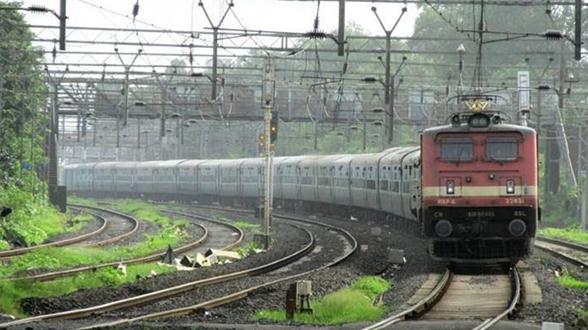 “ரயில்வே போலிஸாரை பழிவாங்க ரயிலுக்கு வெடிகுண்டு மிரட்டல்” : மர்ம நபரால் கதிகலங்கிய போலிஸ் - நடந்தது என்ன?