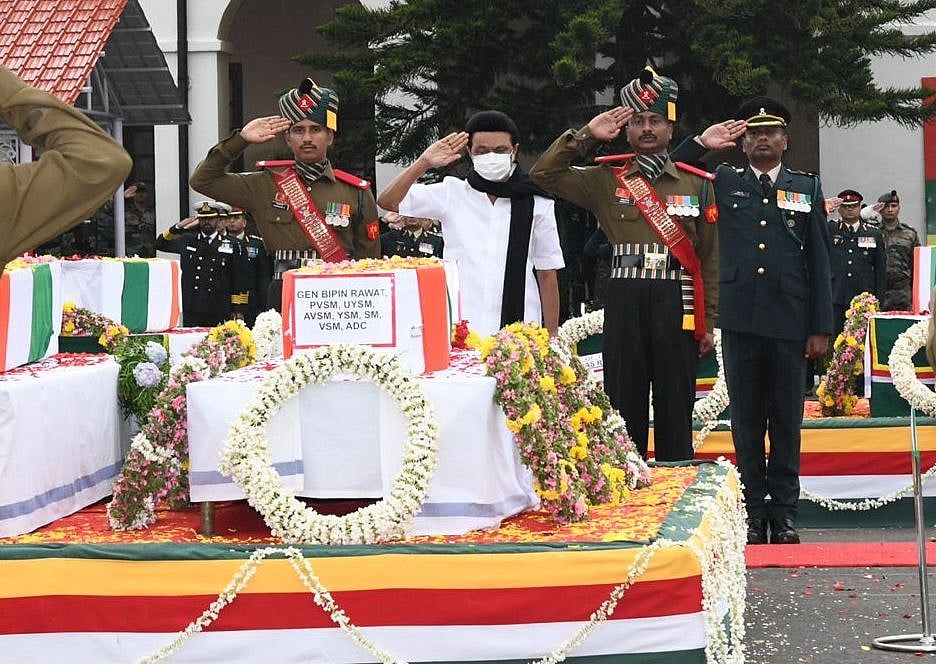 முப்படை தலைமைத் தளபதி பிபின் ராவத் உடலுக்கு முதலமைச்சர் மு.க.ஸ்டாலின் நேரில் அஞ்சலி!