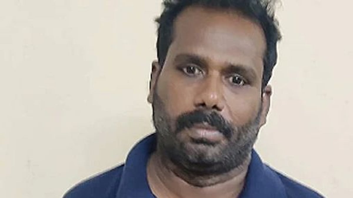 மாணவிகள் இருக்கும் வாட்ஸ் குருப்பில் ஆபாச வீடியோ; வசமாக சிக்கிய கணக்கு டீச்சர்; சென்னை போலிஸ் அதிரடி!