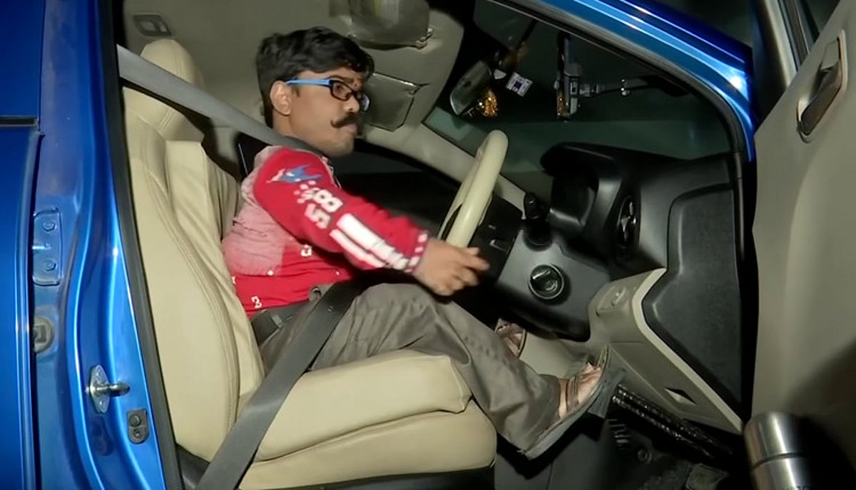3 அடி உயரமுடையவர் ஓட்டுநர் உரிமம் பெற்றது எப்படி? ஐதராபத்தைச் சேர்ந்தவரின் நெகிழ்ச்சி கதை!