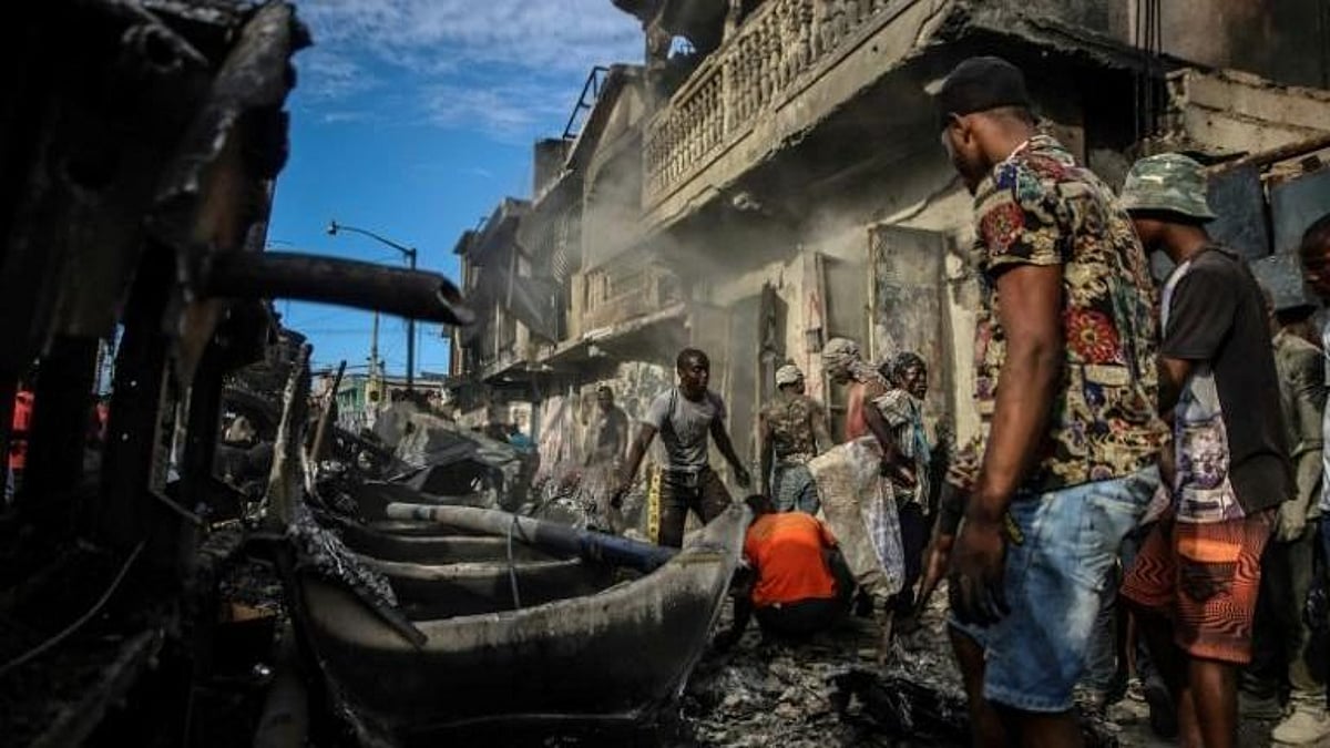 வெடித்த பெட்ரோல் டேங்கர் லாரி.. தீயில் கருகி 62 பேர் பலி.. ஹைதி நாட்டை உலுக்கிய சம்பவம்!