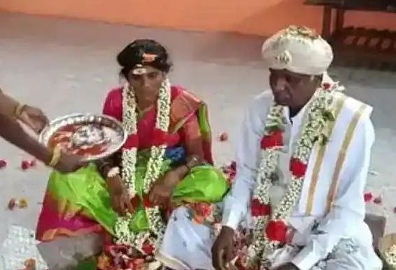 35 ஆண்டுகள் காத்திருந்து காதலியை கரம்பிடித்த முதியவர்.. நெகிழவைக்கும் காதல் கதை!