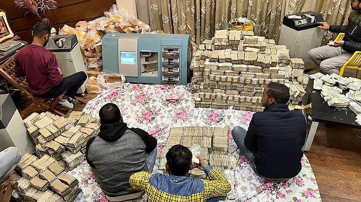 இந்தியாவில் முதல்முறை: 36 மணிநேரம்; 5 பணம் எண்ணும் மெஷின் - UP சென்ட் வியாபாரியால் ஆடிப்போன IT அதிகாரிகள்